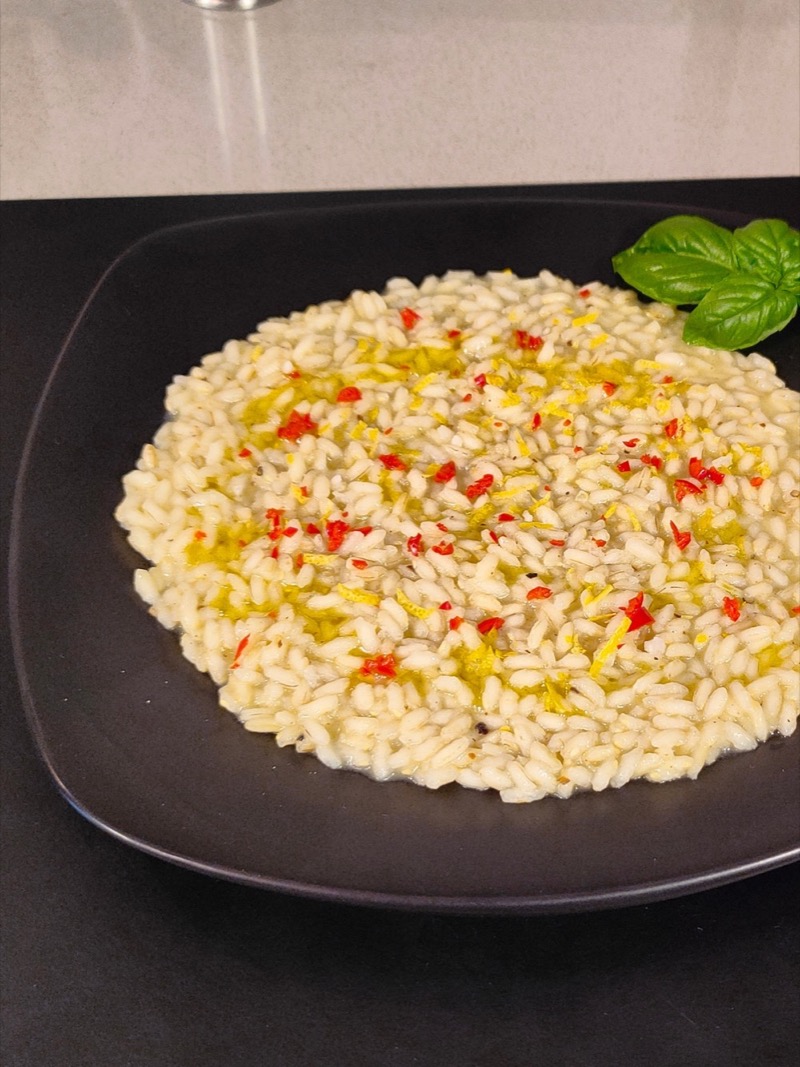 Risotto met knoflook, olie en chilipeper